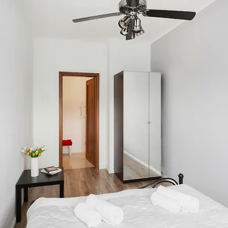Olivia By Renters * ורשה